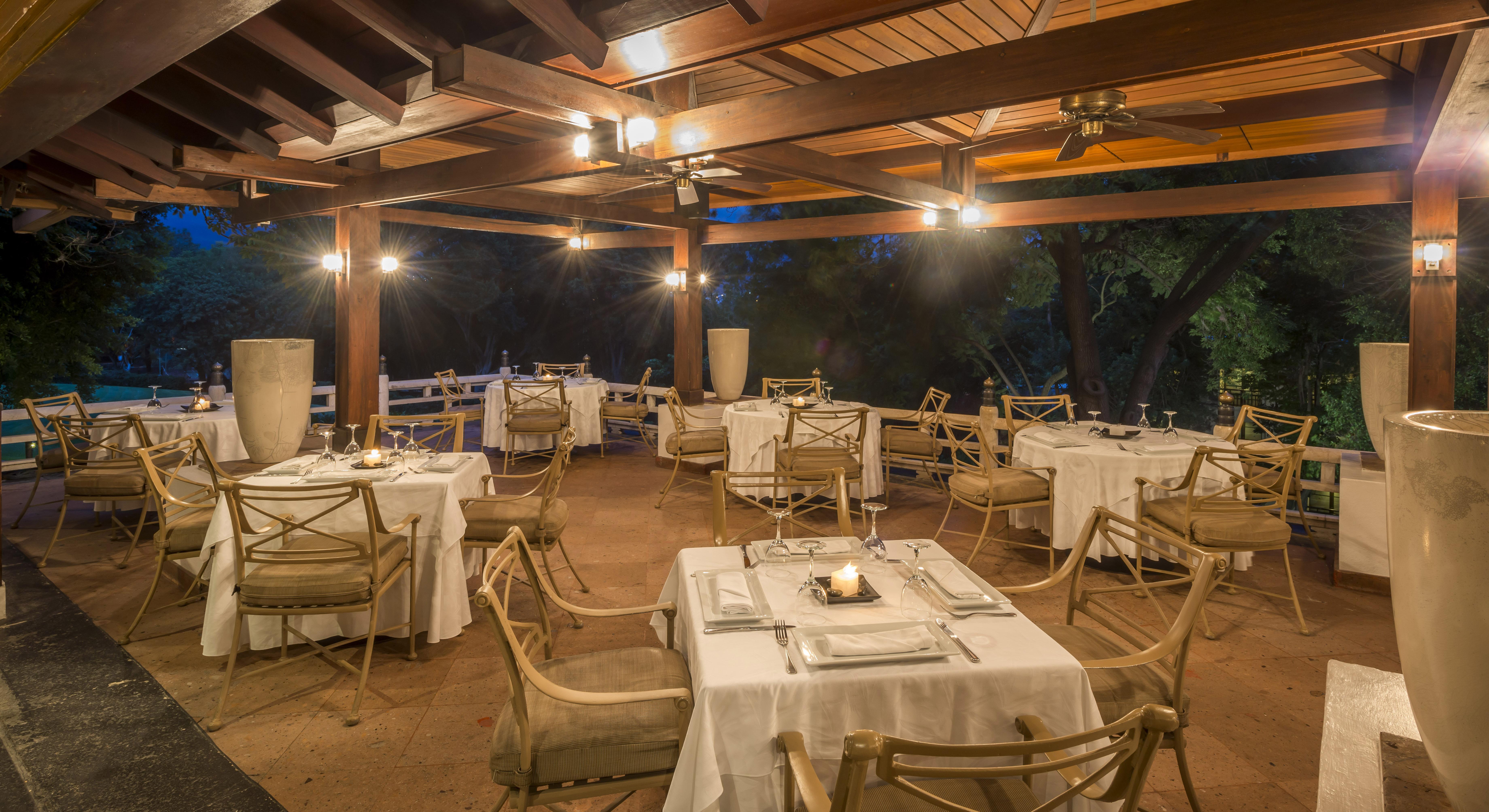 Grand Fiesta Americana Sumiya Cuernavaca Exterior photo The restaurant at the San Jose Country Club