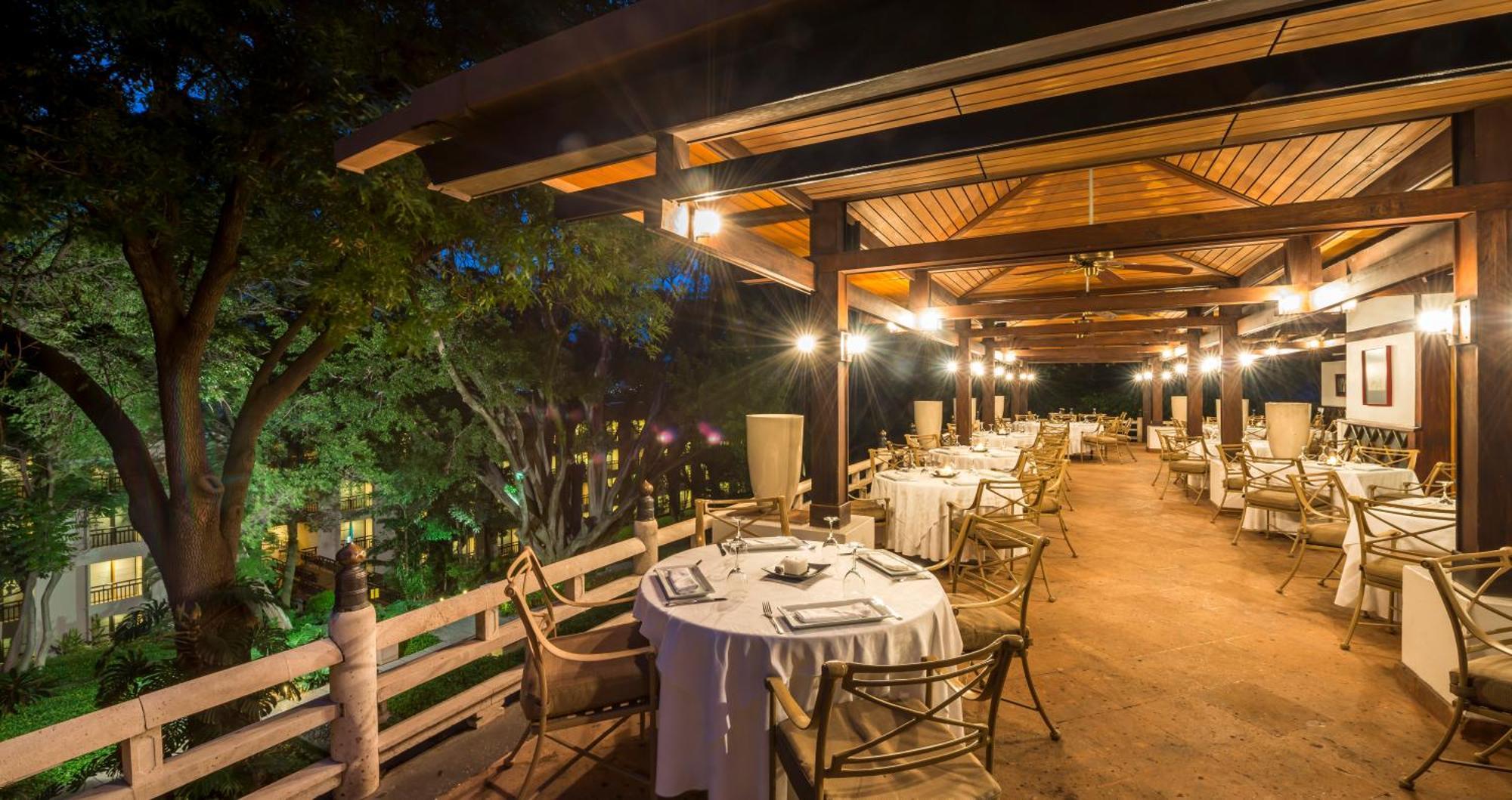 Grand Fiesta Americana Sumiya Cuernavaca Exterior photo The restaurant at the hotel