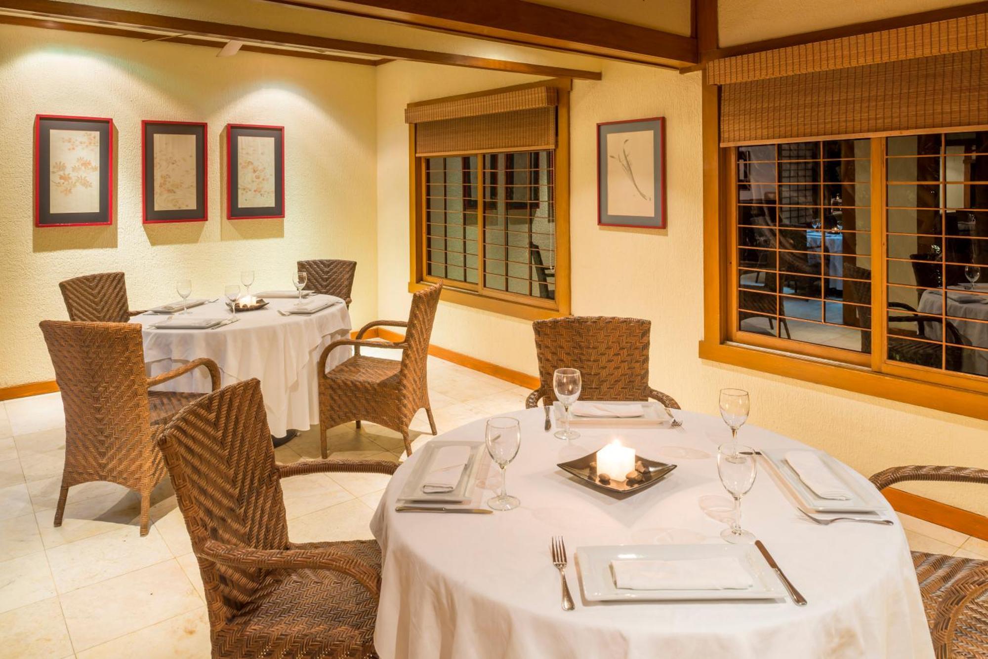 Grand Fiesta Americana Sumiya Cuernavaca Exterior photo The restaurant at the Taj Bengal