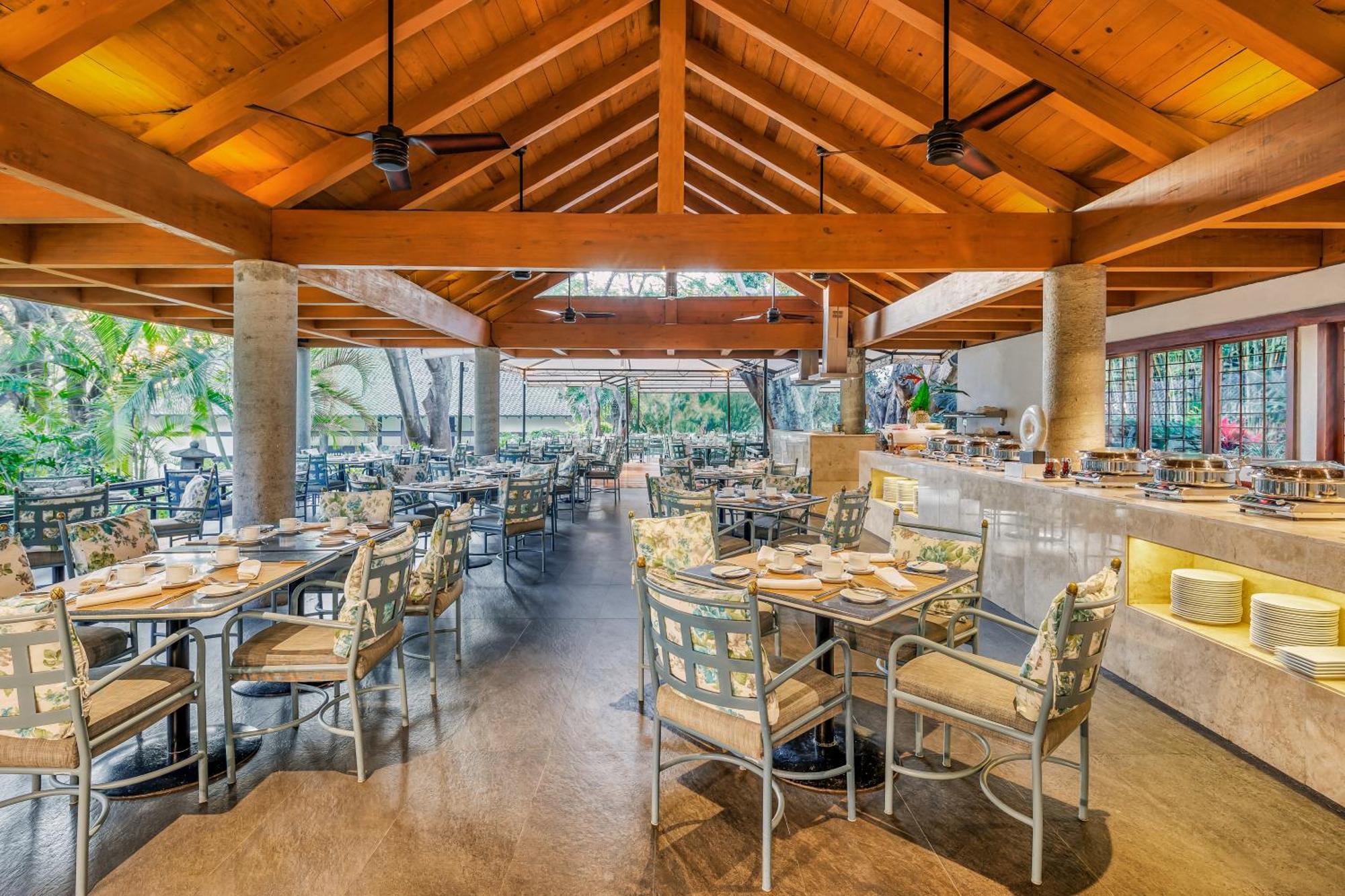 Grand Fiesta Americana Sumiya Cuernavaca Exterior photo The restaurant at the resort